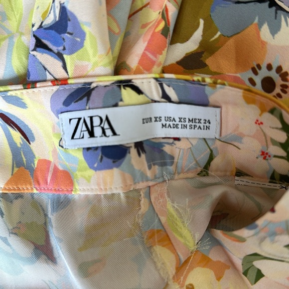Floral Zara pants 🌸 3 for $25 - Picture 3 of 3
